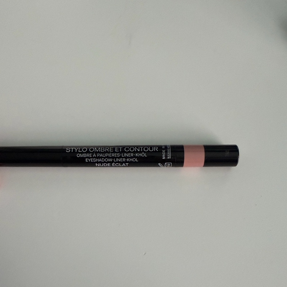 CHANEL Stylo Ombre et Contour Eyeshadow liner - Picture 2 of 5